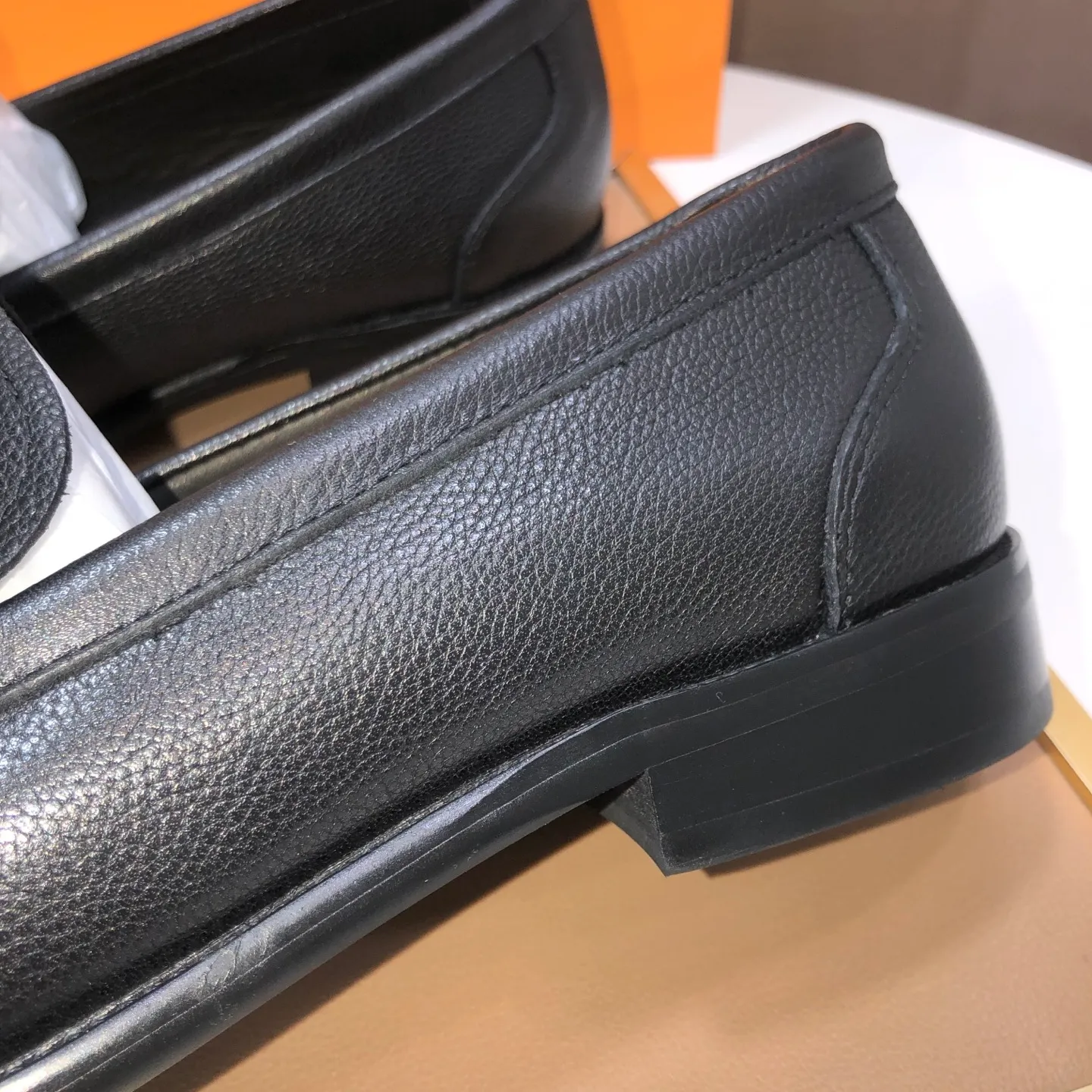 Men's men's shoes💰540💰[LV] (original single cowhide lining)🍀LV's latest genuine leather business suit shoes are available on the official website at the same time. The first-layer cowhide imported from Italy is made of heavy gold, and the official website has a 1:1 rubber outsole. Versatile to wear, high-end without losing class, and the color combination is extraordinary. This four-season style is alluring when worn on your feet, showing off your big-name flair. Standard code 38-45 (45 customized)
